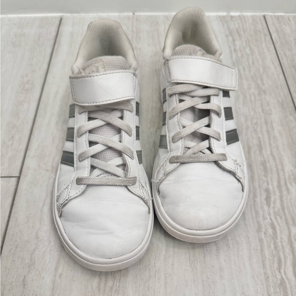 Little Boys Adidas Grand Court 2.0 Silver Elastic Laces and Velcro strap - Picture 3 of 6